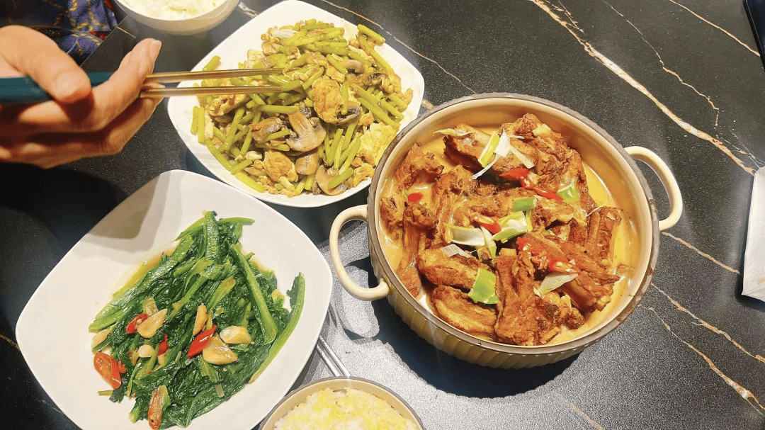 “包月800，不谈恋爱”，上门做饭的年轻人有多抢手