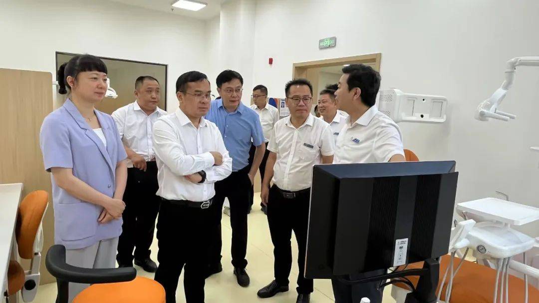 南宁市卫生健康委员会党组书记、主任唐驰到南宁市口腔医疗中心（南宁市口腔医院）调研指导