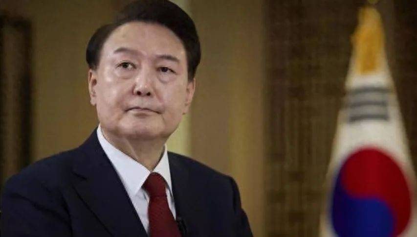 最高可叛死刑？李在明已经忍无可忍，面对撒泼耍赖的尹锡悦，他下令动用强制手段！