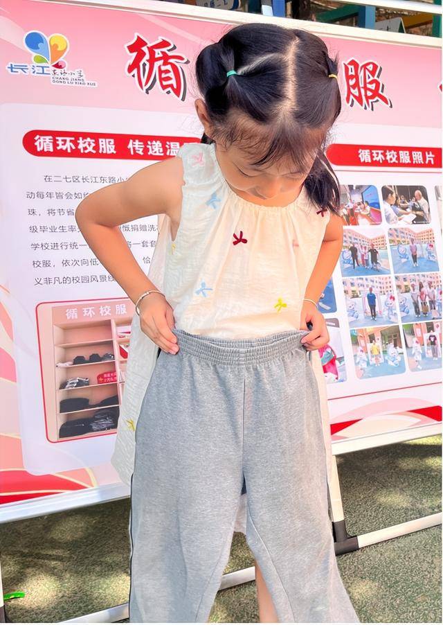 这所学校校服免费领！网友：建议全国推广