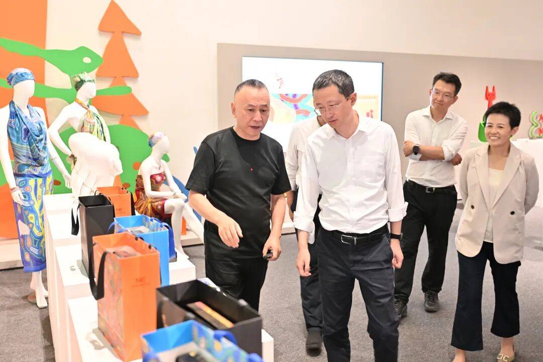 李俊杰到宋庄镇围绕更好服务全国文化中心建设调研