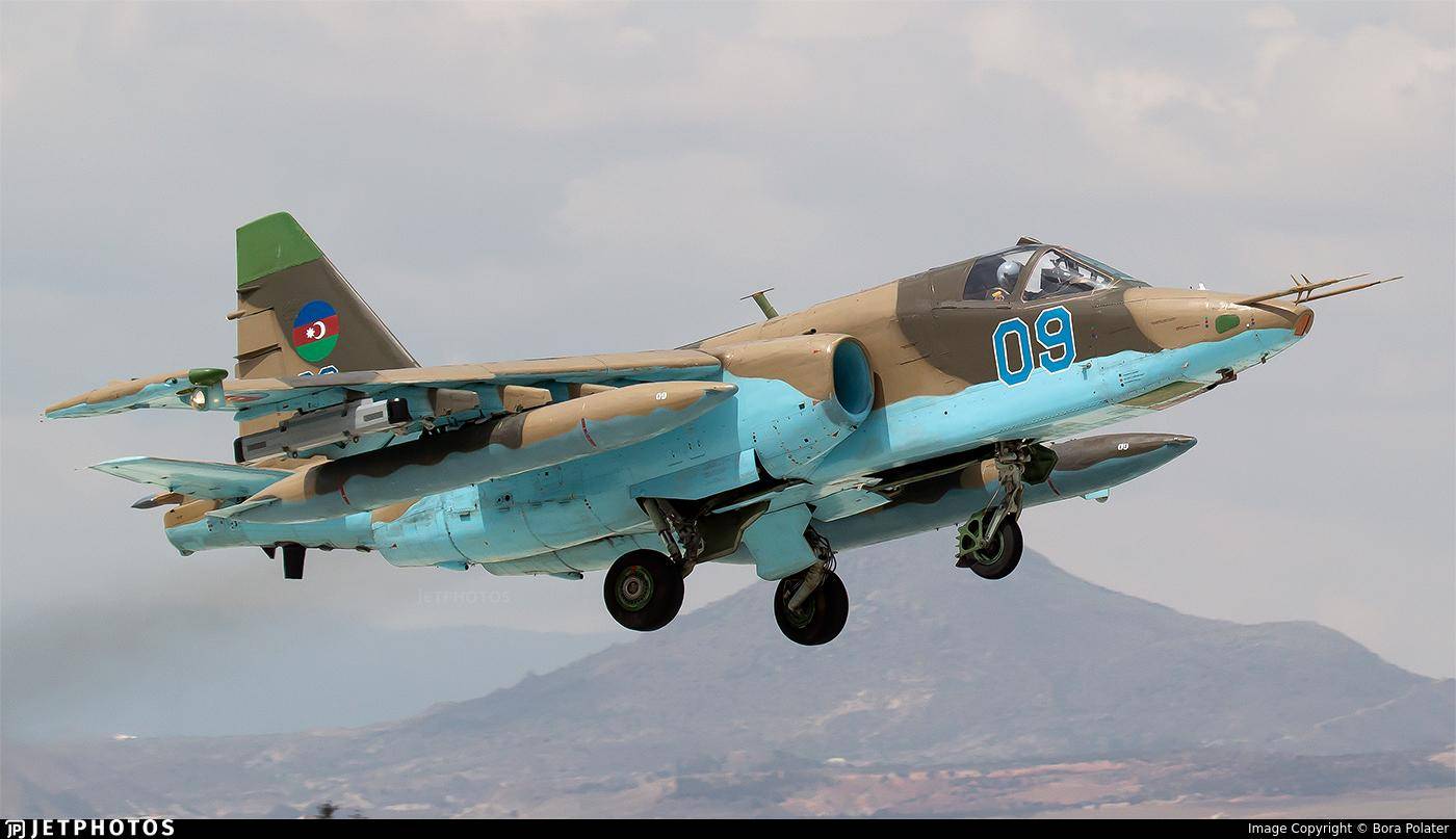 反转再反转，终于实锤！阿塞拜疆官宣装备5架枭龙，吊打所有邻国