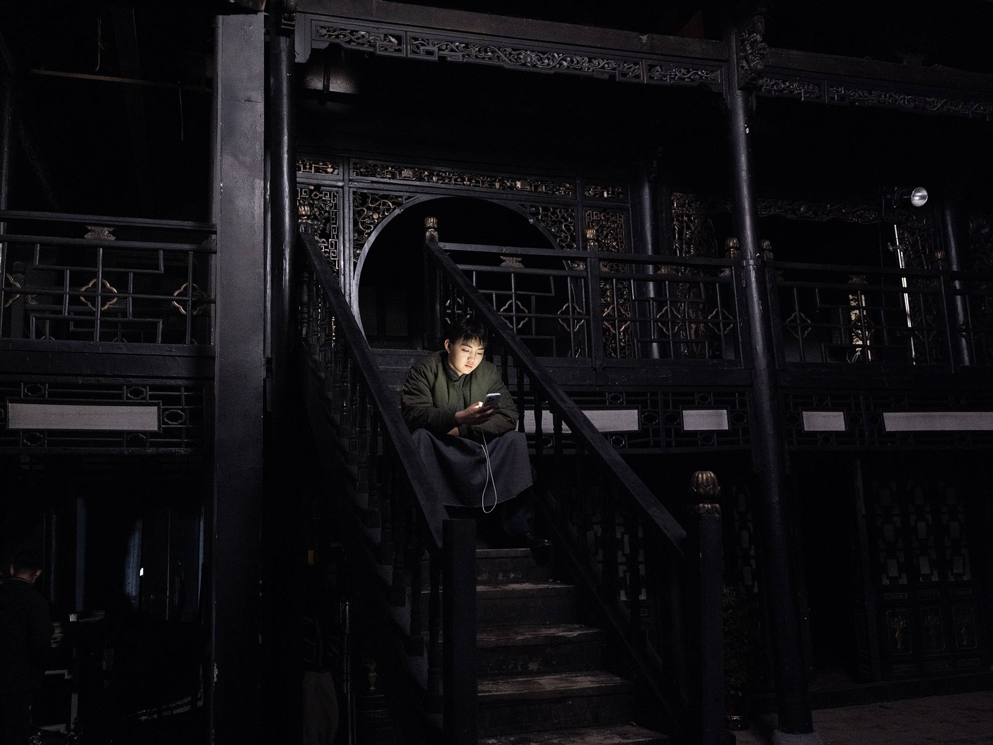 工人父母砸20万培养 00后演员没戏拍送外卖