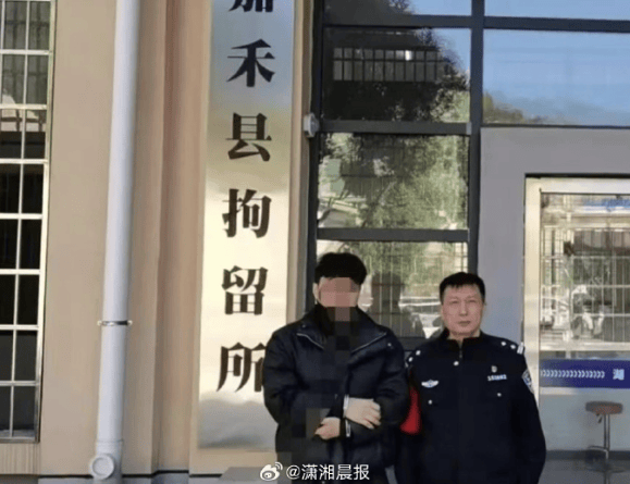 女子在卫生间发现摄像头，合租男室友承认安装、偷看，目前已被行拘