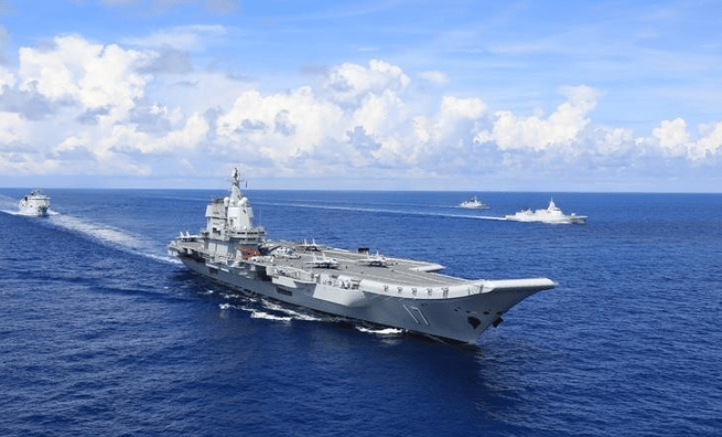 西方卫星确认，中国075舰+055大驱现身菲律宾海，澳军P-8A升空全程监控？