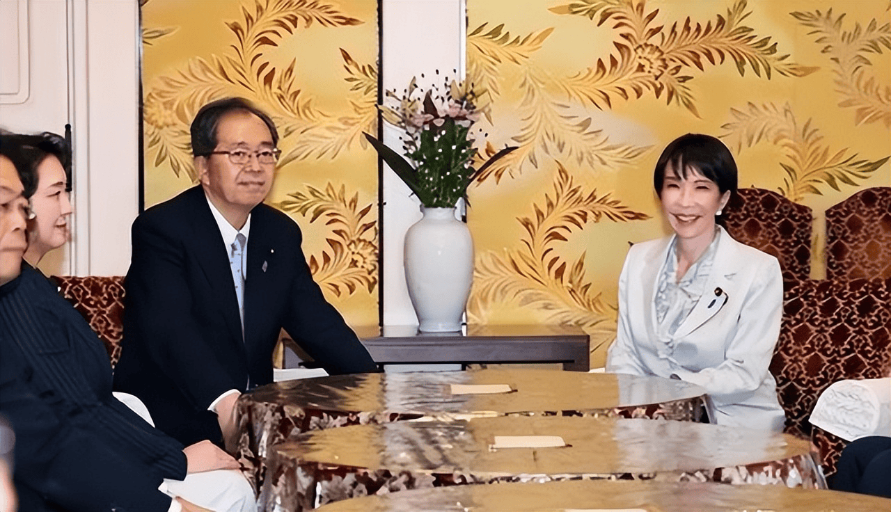 日本政坛风云骤变，民调出现惊天逆转！高市支持率狂飙至92.4%