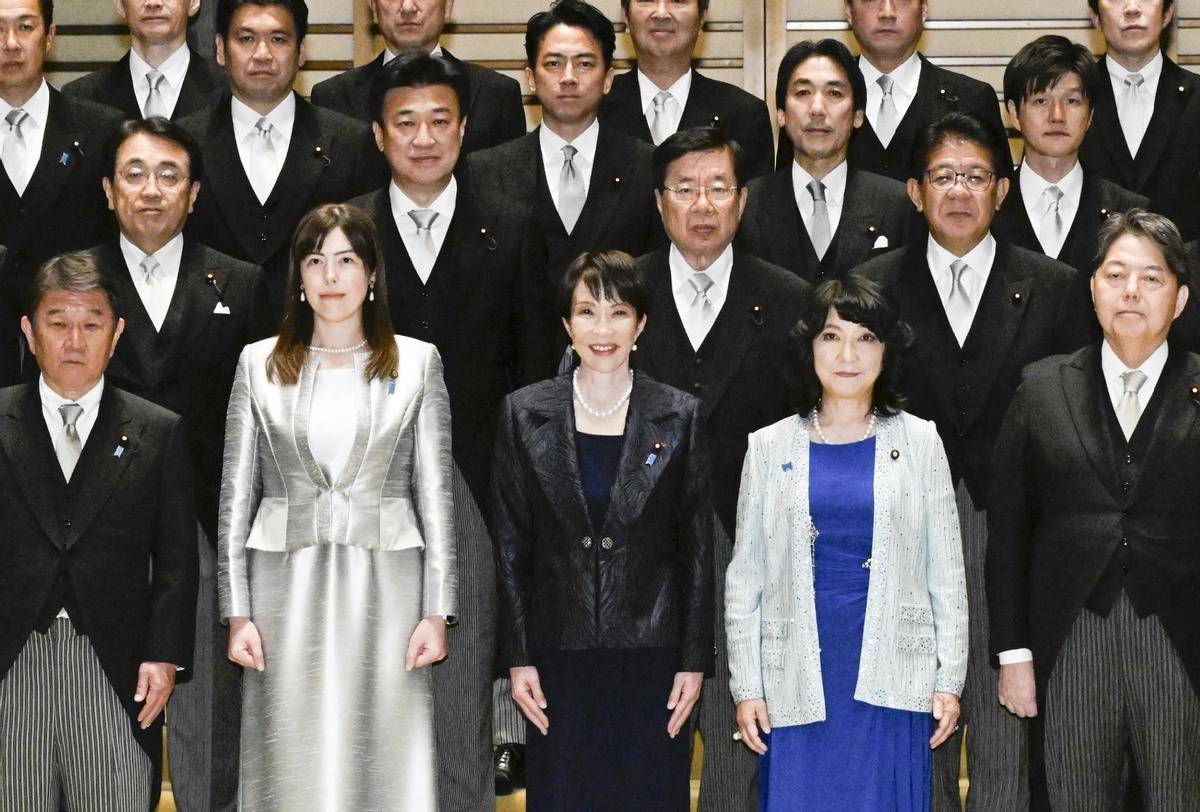 顾不上中国了，高市早苗准备下令解散国会，事成之后独揽大权？日本历史或再次重演！