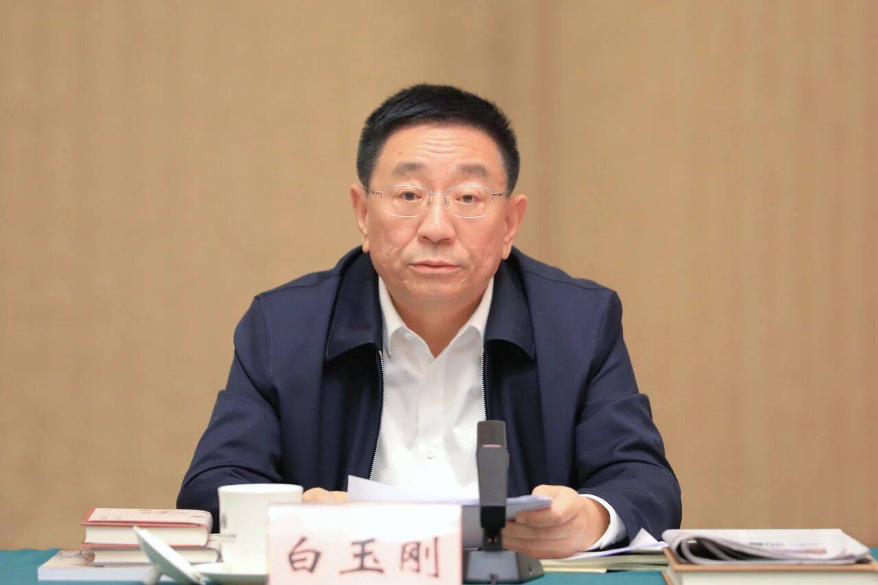 中共中央批准，白玉刚同志不再担任山东省委常委