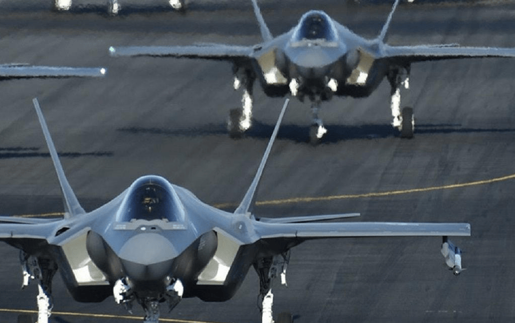 伊朗还没投降，美媒就迫不及待宣布：F22和F35“领先”歼20和歼35