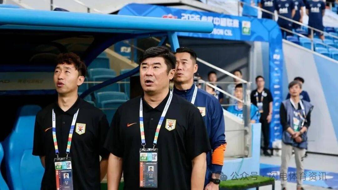 山东泰山：主教练宿茂臻和教练组组长韩鹏因个人原因辞任，唐田任代理主教练