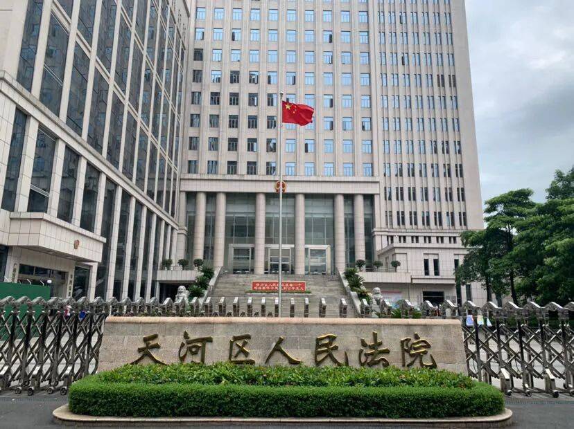 广东一大学生逛街被陌生女子搭讪邀约打牌，遭设局骗走1.2万元；警方深挖发现该团伙累计涉案达17万余元，主犯获刑14年半