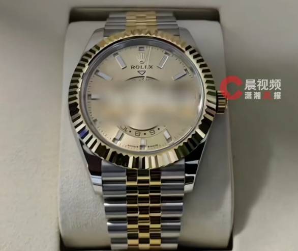 北京女子贷款20万元买劳力士手表，寄给网聊仅一个月的男友，民警上门告知：遇到诈骗了