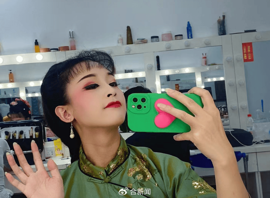 33岁女演员确诊癌症，已失去生活自理能力，家人苦撑2年公开求助：她想活下去，还想回去唱戏