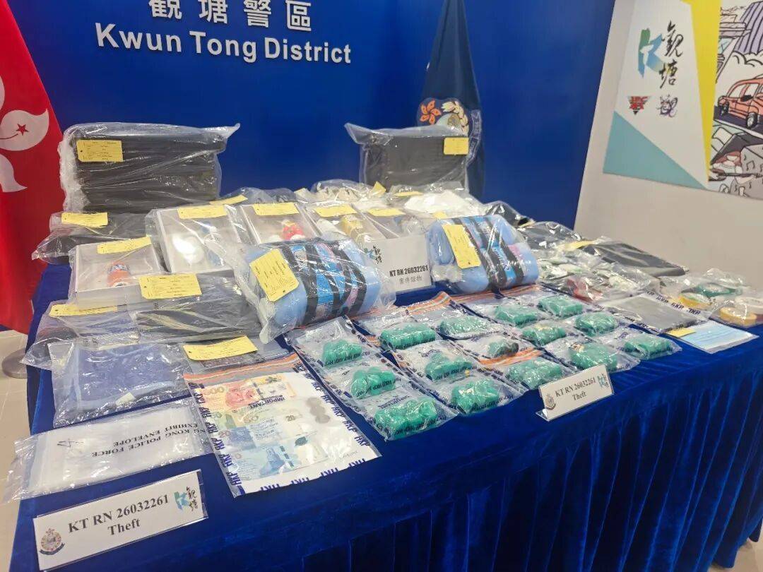 内地男子在香港住酒店下楼抽烟，2分钟内价值3000万港元黄金被换成30公斤柔顺剂，警方：系同行朋友精心策划，已拘捕2人
